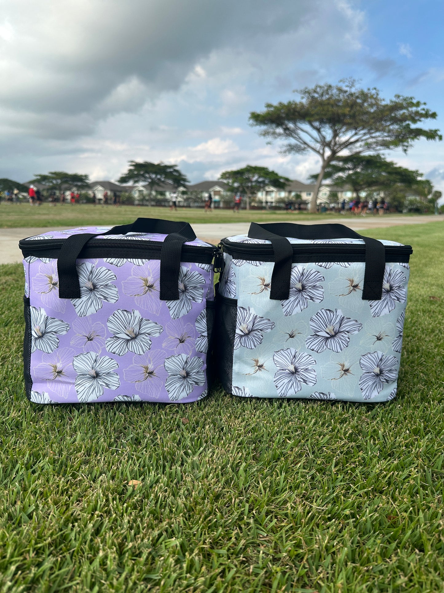 Exclusive Hibiscus ‘Ohana Picnic Bag